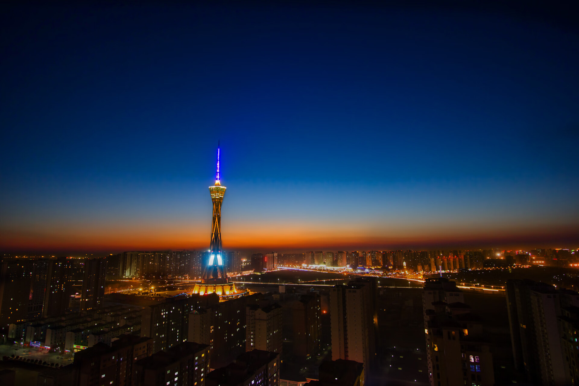 光明记忆“未来之战”线上公会大战火爆燃烧,游戏未来之光