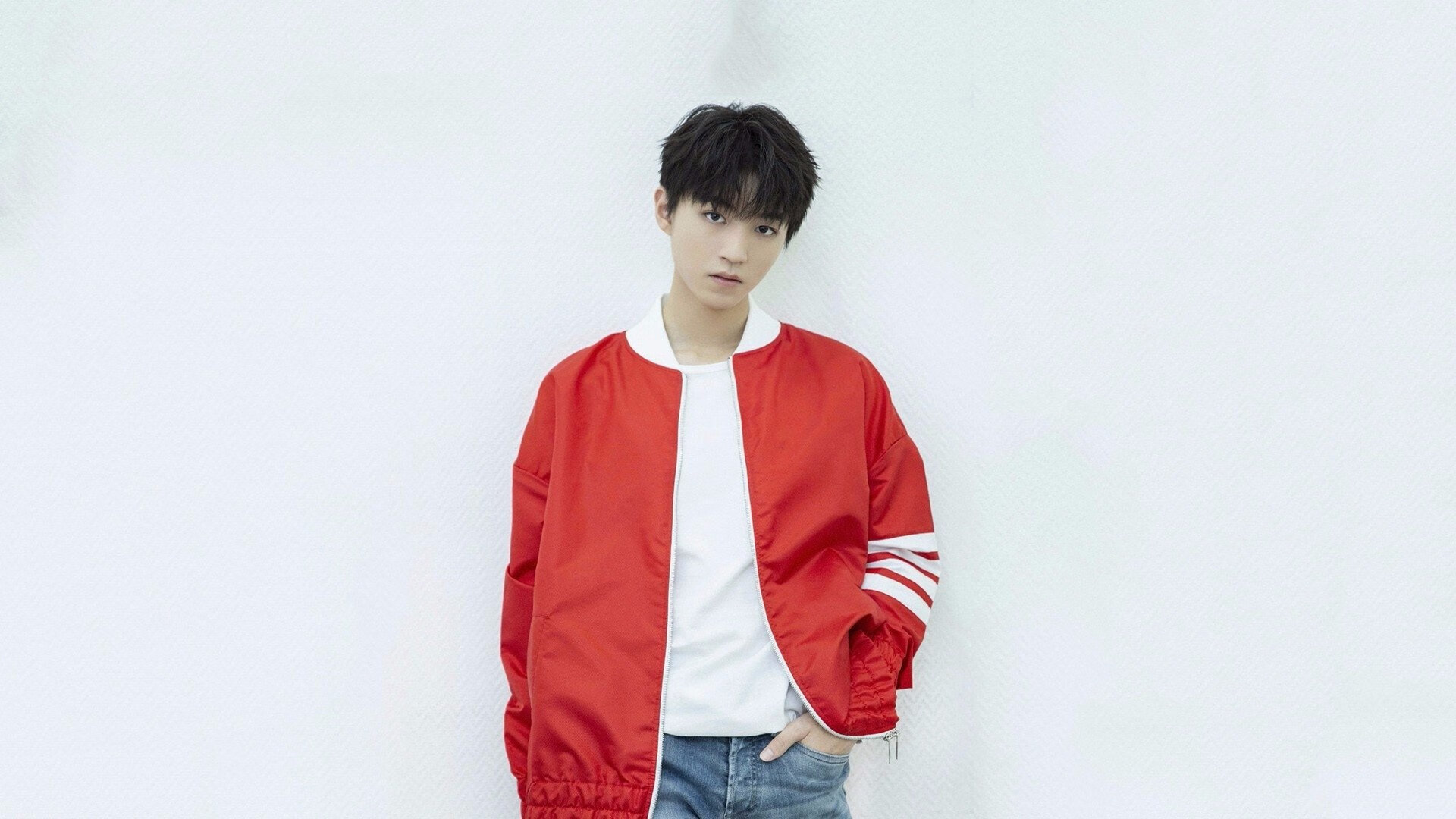 开云在线直播-小城特色滑板街舞秀，青春在街头飞扬，滑板滑街