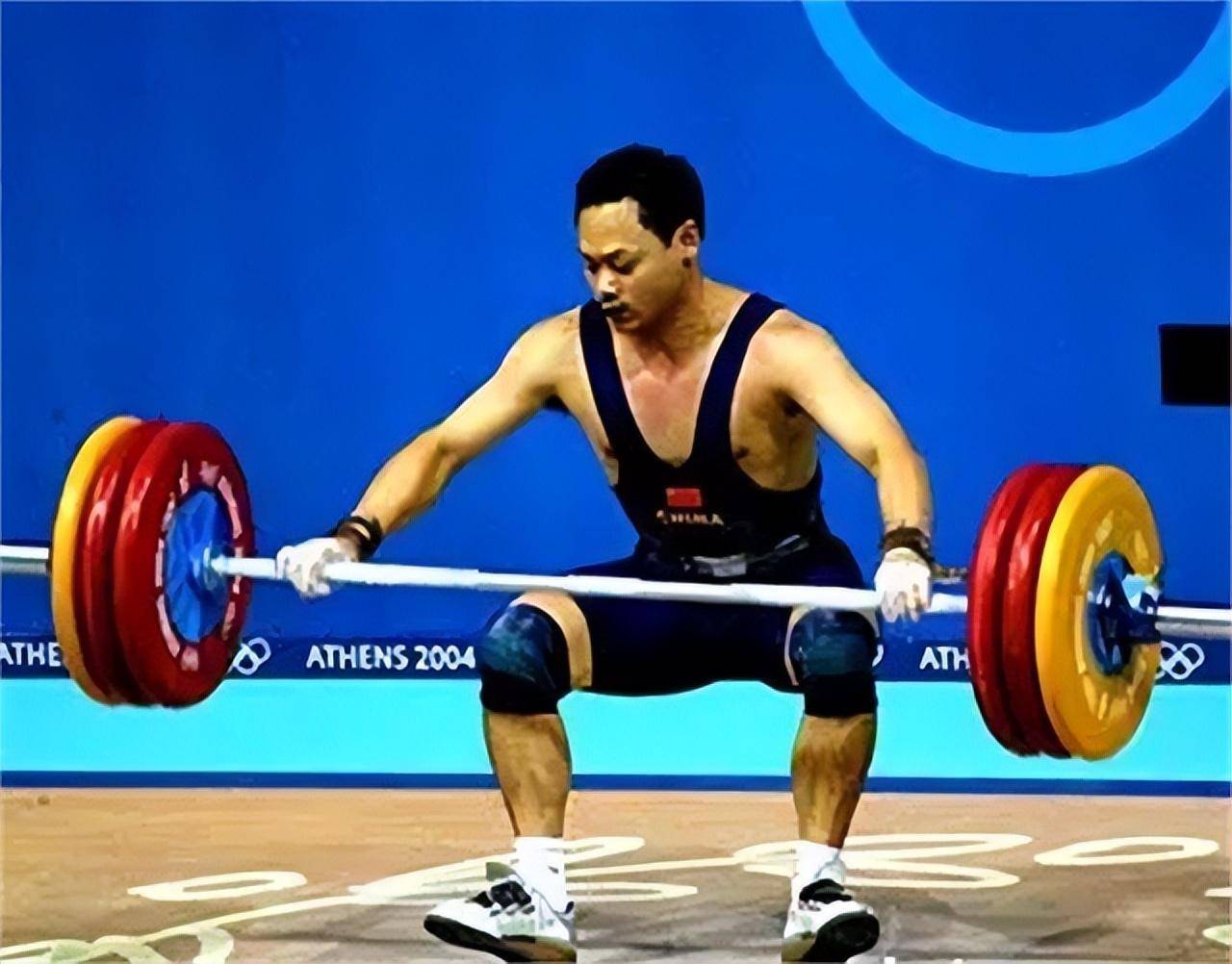 举重比赛：力量与技巧的完美结合