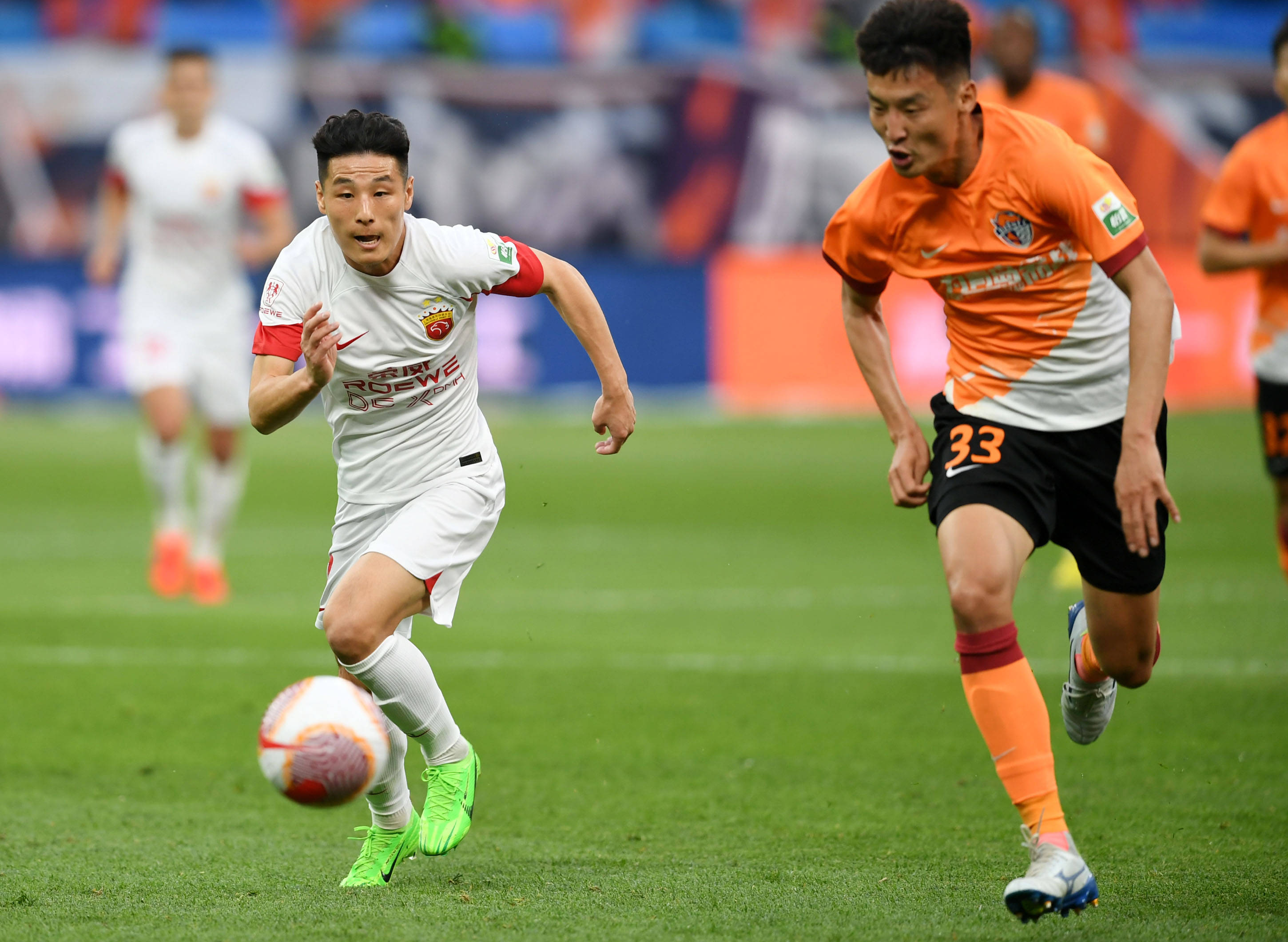 转战海外:中国球员在外的挑战与机遇的简单介绍 转战海外:中国球员在外的挑战与机遇的简单介绍