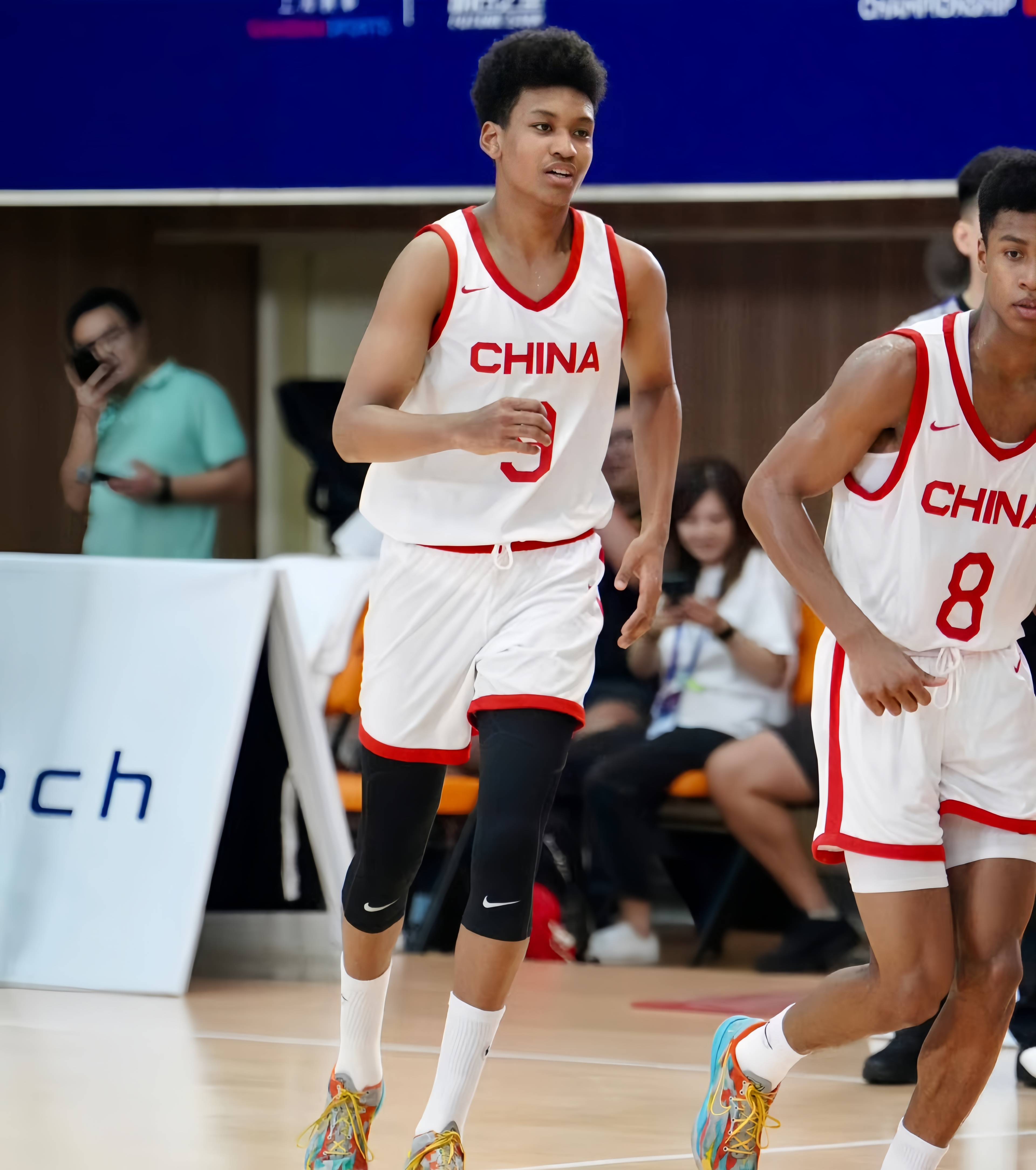 赛季初的惊人表现：CBA新星的崛起