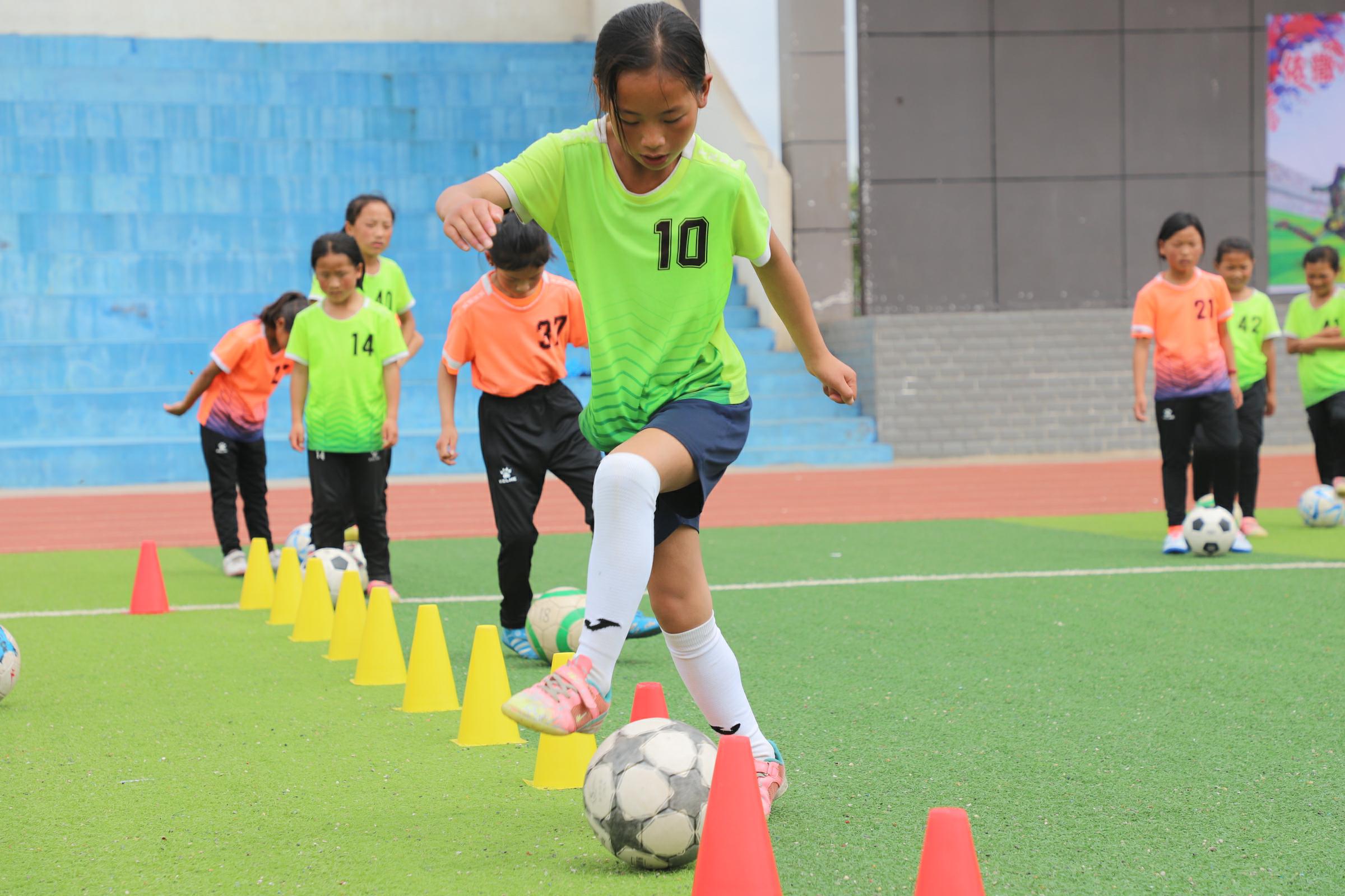 关于足球教育的重要性:丰富学生的成长之路的信息 关于足球教育的重要性:丰富学生的成长之路的信息